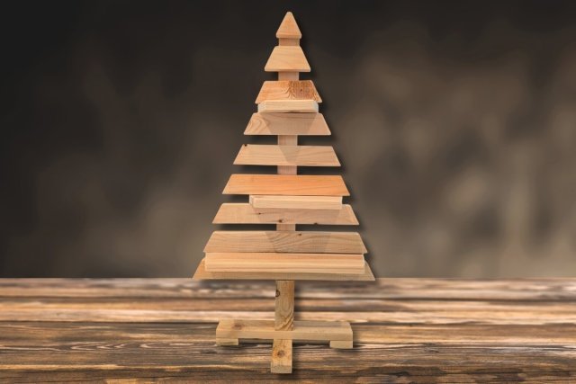 Sapin bois palette naturel artisanal et décoratif, en bois clair, parfait pour une ambiance festive et écologique
