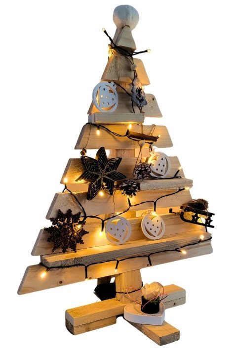 Sapin naturel en bois décoré